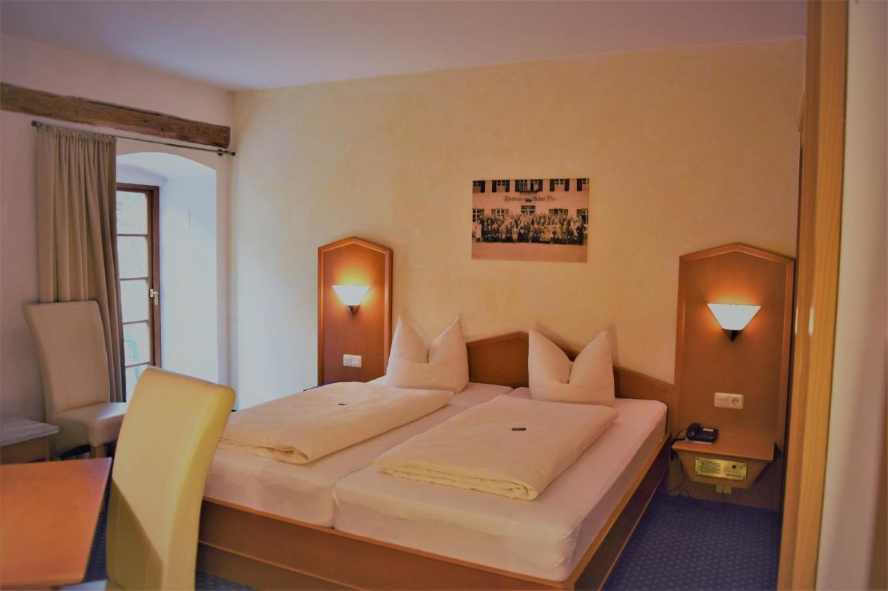 Hotel Zum Braeu Kinding Kültér fotó