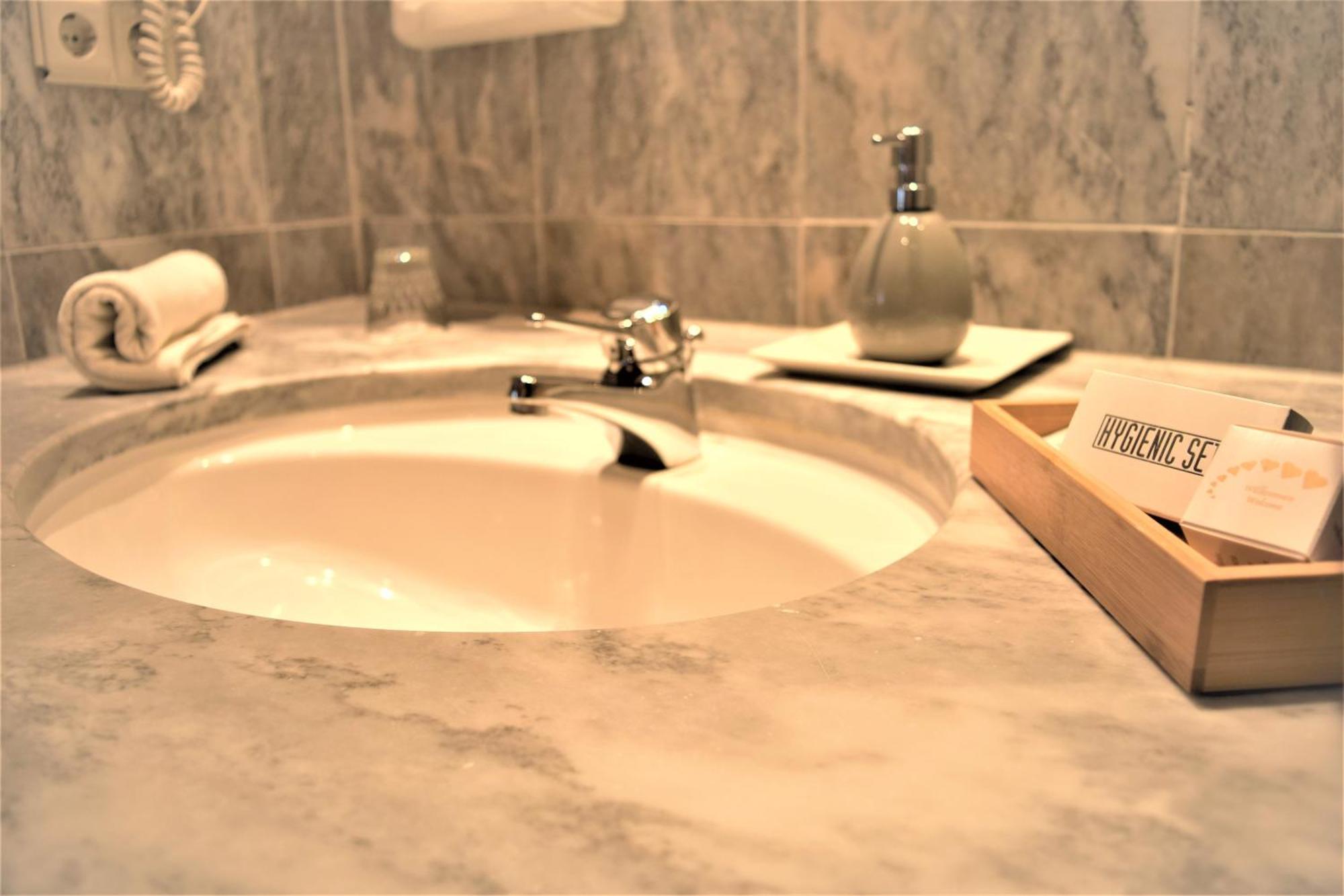 Hotel Zum Braeu Kinding Kültér fotó