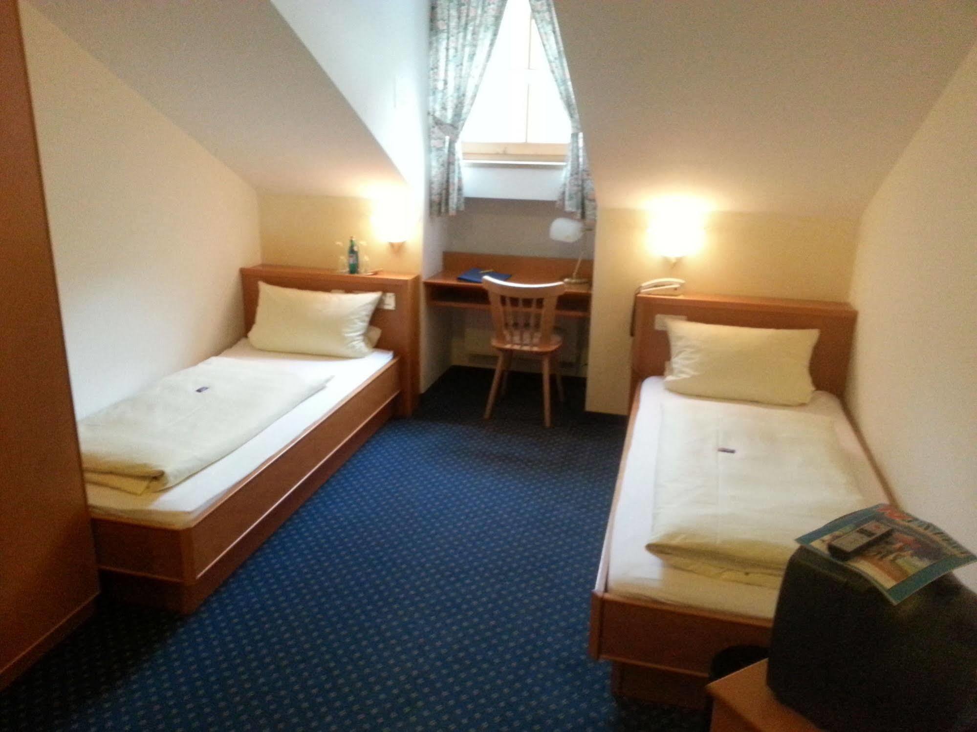 Hotel Zum Braeu Kinding Kültér fotó